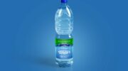 Мокап бутылки минеральной воды PSD