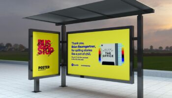 Мокап автобусной остановки с рекламой PSD