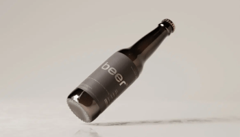 Мокап стеклянной бутылки для пива PSD
